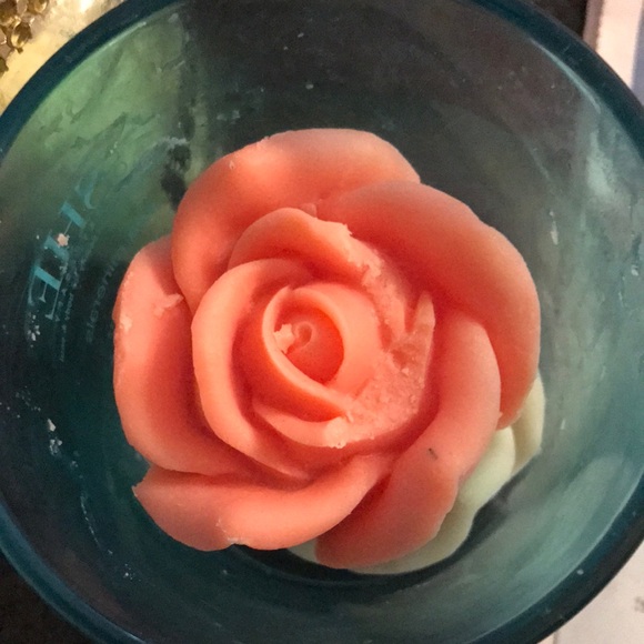 May is Mother’s Day and Teacher Appreciation Month. Makes sense to give scents! - Picture 8 of 13